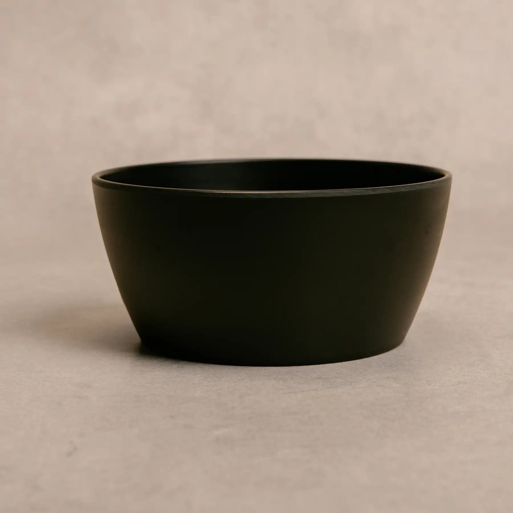 Schlichte MyWellness Schale aus Melamin – langlebiges, hitzebeständiges Geschirr in edlem Mattschwarz