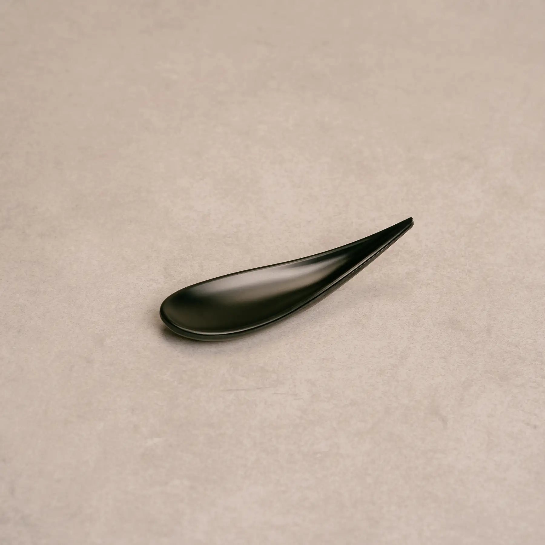 Einzelner MyWellness Gourmet-Löffel – geschwungene Form aus stabilem, mattschwarzem Melamin