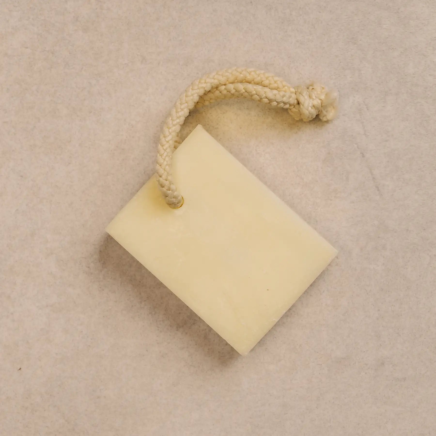 MyWellness Shower Bar Lemon ohne Verpackung – feste Seife mit Kordel zum Aufhängen, ideal für Dusche und Spa